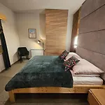 Skupniowy Uplaz מלון דירות 3*